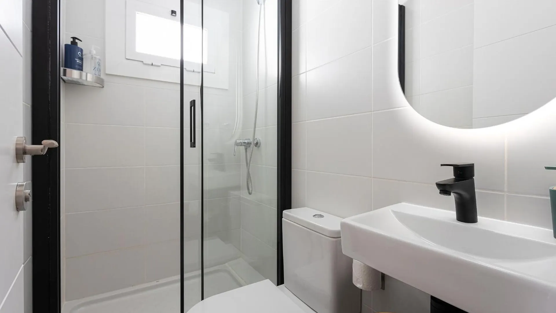 Apartamento Lovely Attic With Terrace L'Hospitalet de Llobregat Espanha