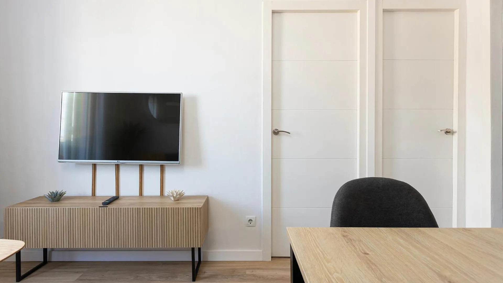 Apartamento Lovely Attic With Terrace L'Hospitalet de Llobregat Espanha