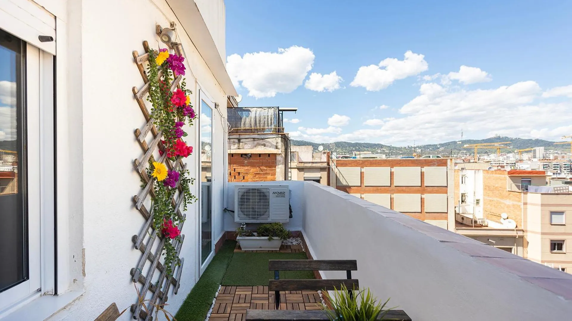 Apartamento Lovely Attic With Terrace L'Hospitalet de Llobregat